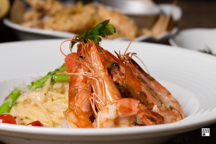 基隆信義區美食／Vivaio Pasta苗圃義大利餐廳必吃巨無霸虎蝦　情人節家族好友聚餐首選　門口還有超高聖誕樹