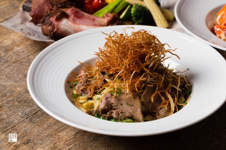 基隆信義區美食／Vivaio Pasta苗圃義大利餐廳必吃巨無霸虎蝦　情人節家族好友聚餐首選　門口還有超高聖誕樹