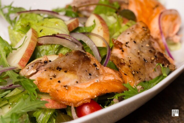 基隆信義區美食／Vivaio Pasta苗圃義大利餐廳必吃巨無霸虎蝦　情人節家族好友聚餐首選　門口還有超高聖誕樹