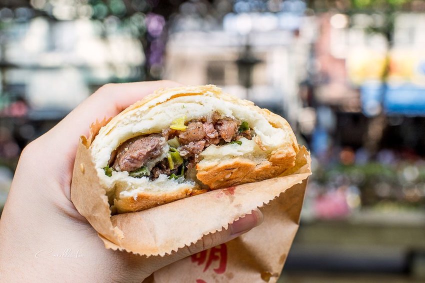 元祖胡椒餅 - 艋舺老龍山寺 古早味小吃 - 卡琳。摸魚兒趣