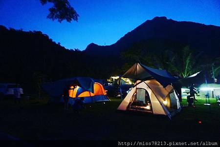 推薦台東露營的地方綺麗歌詩露營園區金剛山下消暑露營體驗射箭、釣魚、划船、玩溪水