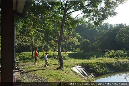 推薦台東露營的地方綺麗歌詩露營園區金剛山下消暑露營體驗射箭、釣魚、划船、玩溪水