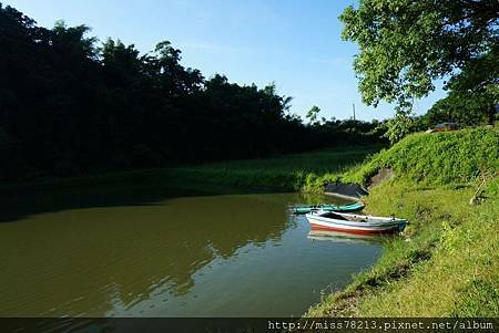 推薦台東露營的地方綺麗歌詩露營園區金剛山下消暑露營體驗射箭、釣魚、划船、玩溪水