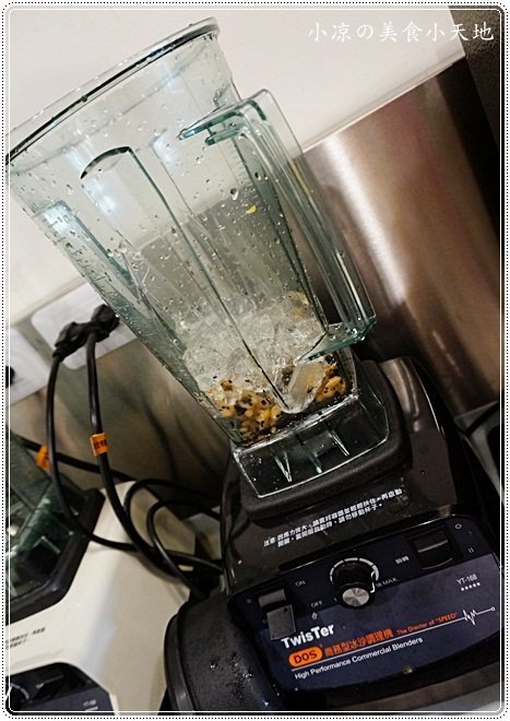 巴部屋工房(文心店):台中南屯』巴部屋 文心店║台中伴手禮首選,手工純鮮奶脆餅,輕食、現打水果冰沙,萌萌登場,還可以外送~