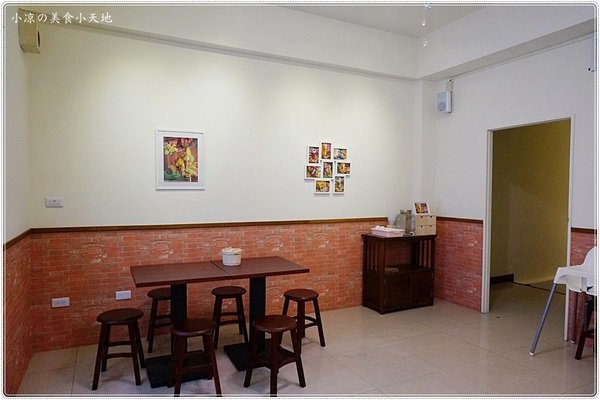 巴部屋工房(文心店):台中南屯』巴部屋 文心店║台中伴手禮首選,手工純鮮奶脆餅,輕食、現打水果冰沙,萌萌登場,還可以外送~