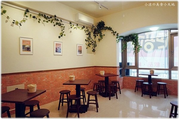 巴部屋工房(文心店):台中南屯』巴部屋 文心店║台中伴手禮首選,手工純鮮奶脆餅,輕食、現打水果冰沙,萌萌登場,還可以外送~