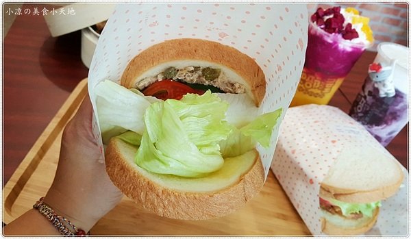 巴部屋工房(文心店):台中南屯』巴部屋 文心店║台中伴手禮首選,手工純鮮奶脆餅,輕食、現打水果冰沙,萌萌登場,還可以外送~