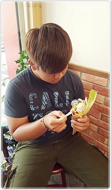 巴部屋工房(文心店):台中南屯』巴部屋 文心店║台中伴手禮首選,手工純鮮奶脆餅,輕食、現打水果冰沙,萌萌登場,還可以外送~