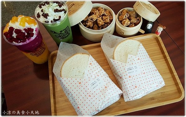 巴部屋工房(文心店):台中南屯』巴部屋 文心店║台中伴手禮首選,手工純鮮奶脆餅,輕食、現打水果冰沙,萌萌登場,還可以外送~