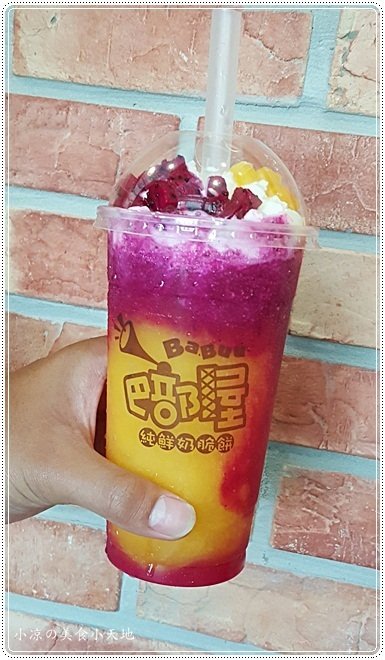 巴部屋工房(文心店):台中南屯』巴部屋 文心店║台中伴手禮首選,手工純鮮奶脆餅,輕食、現打水果冰沙,萌萌登場,還可以外送~