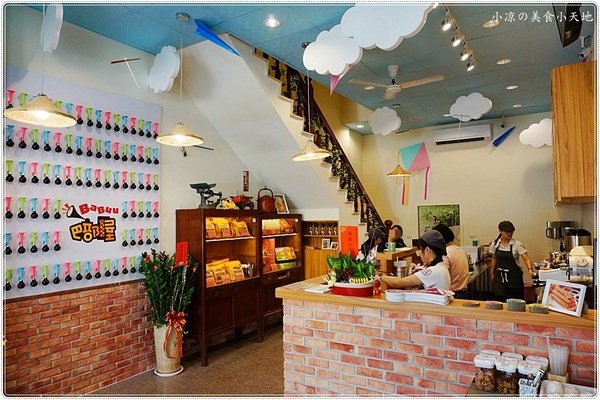 巴部屋工房(文心店):台中南屯』巴部屋 文心店║台中伴手禮首選,手工純鮮奶脆餅,輕食、現打水果冰沙,萌萌登場,還可以外送~