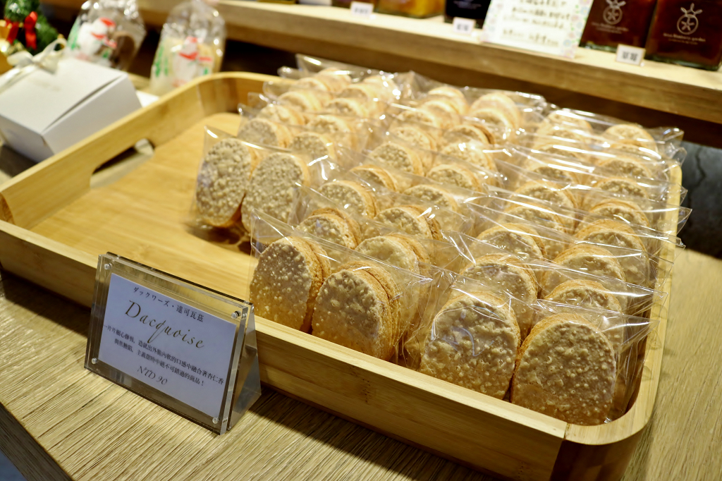 台北｜ISM 主義甜時(忠孝店) 日式職人完美手藝 達克瓦茲．草莓季限定甜點 - 奇奇一起玩樂趣