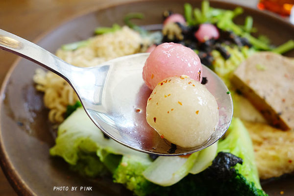 【台中蔬食】Vege Creek蔬河。隱身在綠園道巷內的美味蔬食滷味!