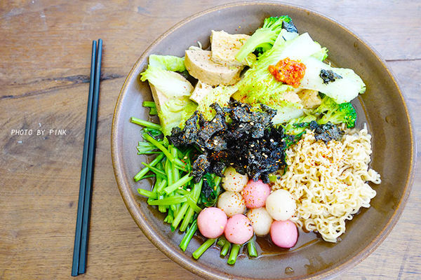 【台中蔬食】Vege Creek蔬河。隱身在綠園道巷內的美味蔬食滷味!