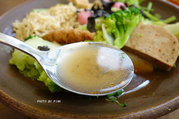 【台中蔬食】Vege Creek蔬河。隱身在綠園道巷內的美味蔬食滷味!