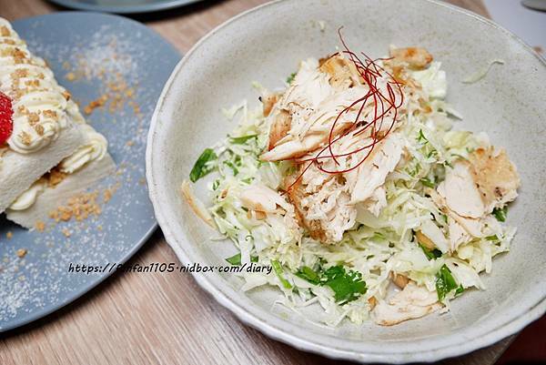 【台北必吃早餐】福來早餐 #阿嬤秘方辣菜脯 #台式醃黃瓜半熟蛋炸豬排吐司 #草莓卡士達吐司 #台北特色早餐 #忠孝復興站 (23).JPG