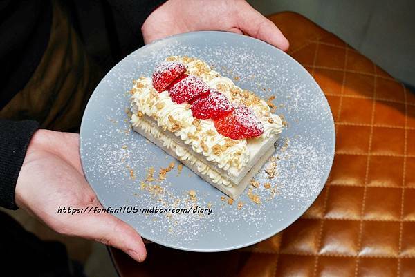 【台北必吃早餐】福來早餐 #阿嬤秘方辣菜脯 #台式醃黃瓜半熟蛋炸豬排吐司 #草莓卡士達吐司 #台北特色早餐 #忠孝復興站 (12).JPG