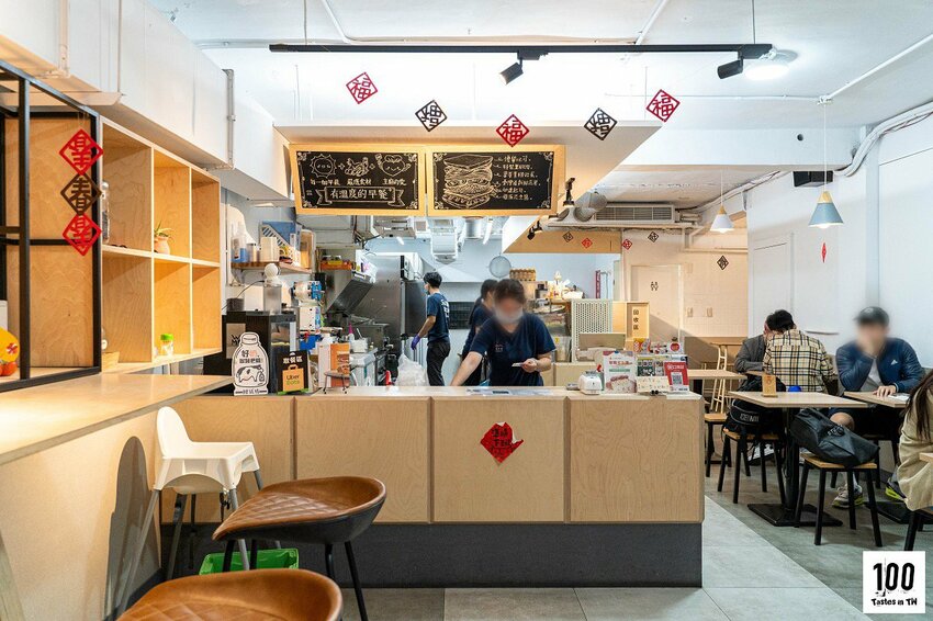 【台北大安美食】福來早餐（安東店）｜創意鈑烤吐司專賣店！口味豐富選擇多，季節限定「草莓卡士達吐司」宛如高級甜點，「辣菜脯肉蛋吐司」連阿嬤也撂落去！ | 別墅裡的 100 種味道