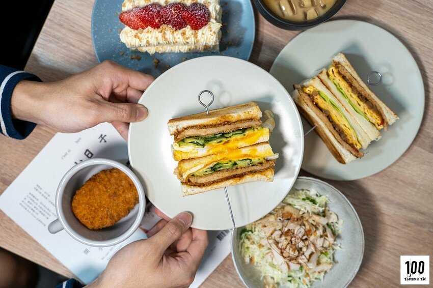 【台北大安美食】福來早餐（安東店）｜創意鈑烤吐司專賣店！口味豐富選擇多，季節限定「草莓卡士達吐司」宛如高級甜點，「辣菜脯肉蛋吐司」連阿嬤也撂落去！ | 別墅裡的 100 種味道