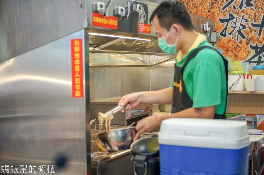 彰化市食香客雞會站 | 超人氣科學麵雞排，炸物酥脆一吃就愛上，彰化市特色雞排推薦！ - 螞蟻幫的櫥櫃