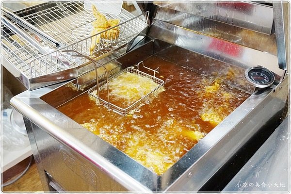 爆Q美式炸雞東興店：台中南屯』爆Q美式炸雞東興店║台中爆漿炸雞!!現點現炸，外酥肉嫩，誇張爆汁吮指回味！