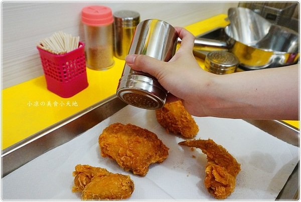 爆Q美式炸雞東興店：台中南屯』爆Q美式炸雞東興店║台中爆漿炸雞!!現點現炸，外酥肉嫩，誇張爆汁吮指回味！