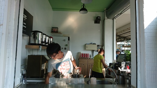 不二茶飲:高雄~不二茶飲~限量珍珠Q彈有嚼勁~排隊也不一定買的到喔~ 不二茶飲:高雄~不二茶飲~限量珍珠Q彈有嚼勁~排隊也不一定買的到喔~