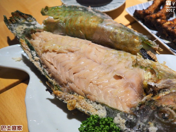 巴士底家:巴士底家,逢甲新開主題酒場,整台巴士氣派登場~ 巴士底家:巴士底家,逢甲新開主題酒場,整台巴士氣派登場~