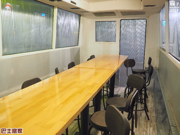 巴士底家:巴士底家,逢甲新開主題酒場,整台巴士氣派登場~ 巴士底家:巴士底家,逢甲新開主題酒場,整台巴士氣派登場~