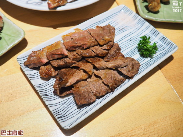 巴士底家:巴士底家,逢甲新開主題酒場,整台巴士氣派登場~ 巴士底家:巴士底家,逢甲新開主題酒場,整台巴士氣派登場~