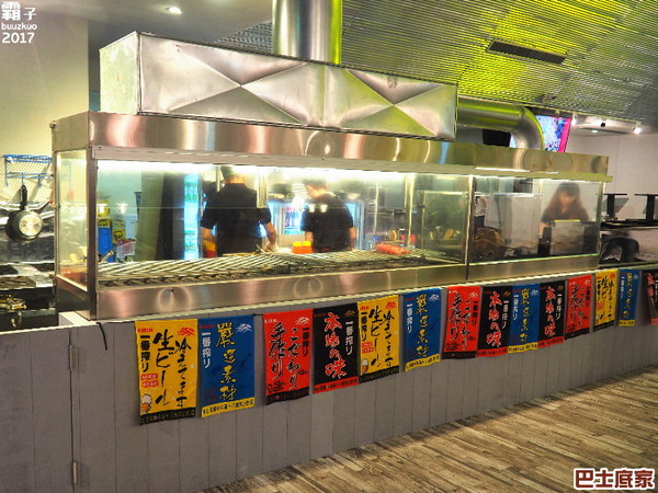 巴士底家:巴士底家,逢甲新開主題酒場,整台巴士氣派登場~ 巴士底家:巴士底家,逢甲新開主題酒場,整台巴士氣派登場~