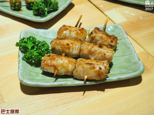 巴士底家:巴士底家,逢甲新開主題酒場,整台巴士氣派登場~ 巴士底家:巴士底家,逢甲新開主題酒場,整台巴士氣派登場~