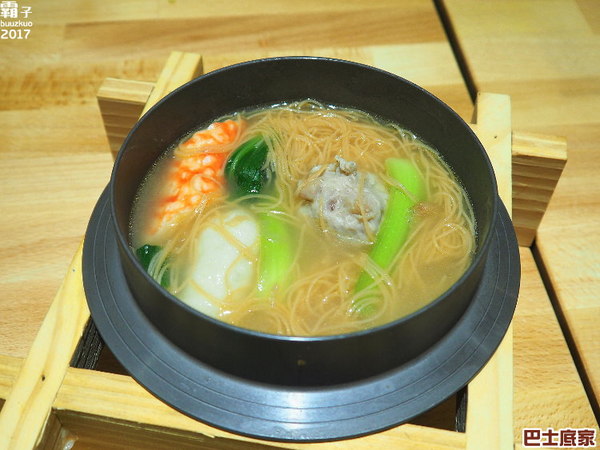 巴士底家:巴士底家,逢甲新開主題酒場,整台巴士氣派登場~ 巴士底家:巴士底家,逢甲新開主題酒場,整台巴士氣派登場~