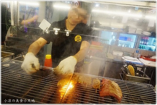 巴士底家:台中西屯』巴士底家║在巴士裡吃宵夜?!逢甲巴士主題餐廳,特色串燒、炸物、聚餐歡樂好所在