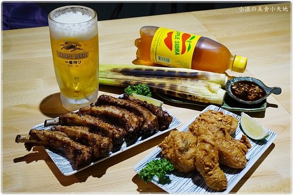 巴士底家:台中西屯』巴士底家║在巴士裡吃宵夜?!逢甲巴士主題餐廳,特色串燒、炸物、聚餐歡樂好所在