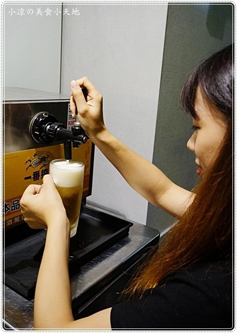 巴士底家:台中西屯』巴士底家║在巴士裡吃宵夜?!逢甲巴士主題餐廳,特色串燒、炸物、聚餐歡樂好所在