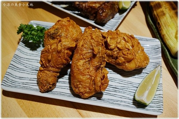 巴士底家:台中西屯』巴士底家║在巴士裡吃宵夜?!逢甲巴士主題餐廳,特色串燒、炸物、聚餐歡樂好所在