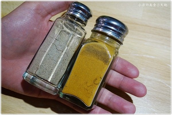 巴士底家:台中西屯』巴士底家║在巴士裡吃宵夜?!逢甲巴士主題餐廳,特色串燒、炸物、聚餐歡樂好所在