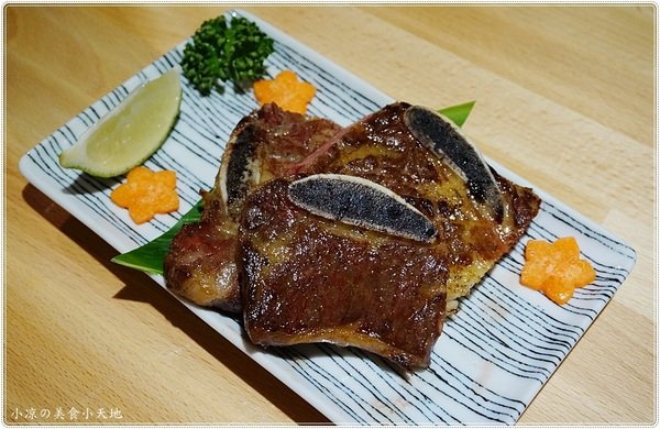 巴士底家:台中西屯』巴士底家║在巴士裡吃宵夜?!逢甲巴士主題餐廳,特色串燒、炸物、聚餐歡樂好所在