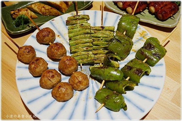 巴士底家:台中西屯』巴士底家║在巴士裡吃宵夜?!逢甲巴士主題餐廳,特色串燒、炸物、聚餐歡樂好所在