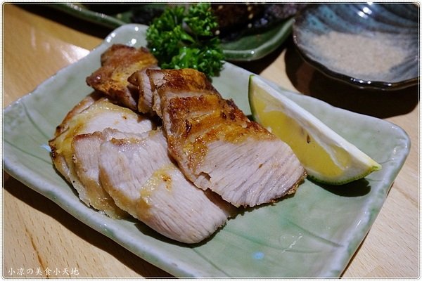 巴士底家:台中西屯』巴士底家║在巴士裡吃宵夜?!逢甲巴士主題餐廳,特色串燒、炸物、聚餐歡樂好所在