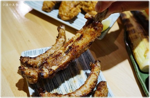 巴士底家:台中西屯』巴士底家║在巴士裡吃宵夜?!逢甲巴士主題餐廳,特色串燒、炸物、聚餐歡樂好所在