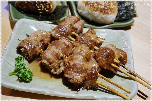 巴士底家:台中西屯』巴士底家║在巴士裡吃宵夜?!逢甲巴士主題餐廳,特色串燒、炸物、聚餐歡樂好所在