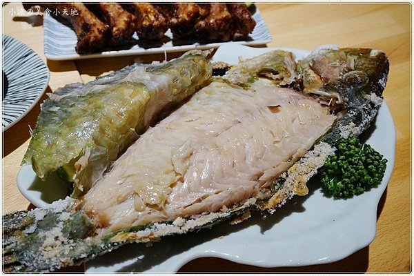 巴士底家:台中西屯』巴士底家║在巴士裡吃宵夜?!逢甲巴士主題餐廳,特色串燒、炸物、聚餐歡樂好所在