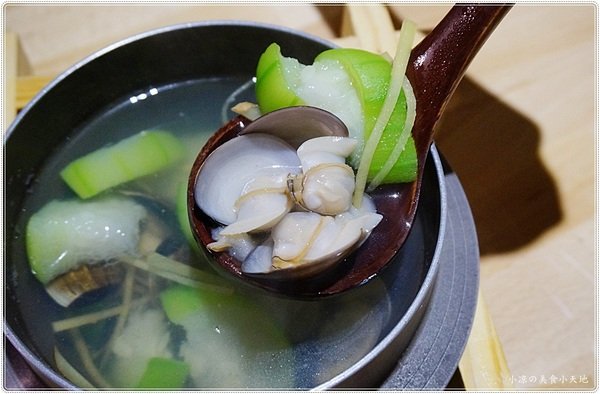 巴士底家:台中西屯』巴士底家║在巴士裡吃宵夜?!逢甲巴士主題餐廳,特色串燒、炸物、聚餐歡樂好所在