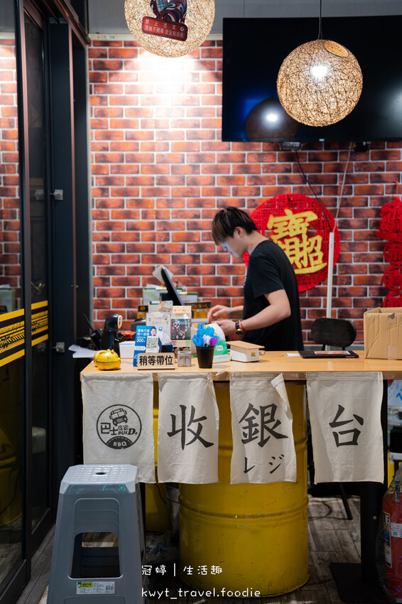 【巴士底家串燒】泰國蝦免費撈!西屯宵夜,活跳跳泰國蝦好鱻,噴