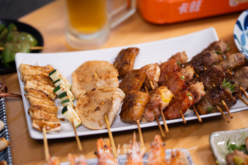 【巴士底家串燒】泰國蝦免費撈!西屯宵夜,活跳跳泰國蝦好鱻,噴