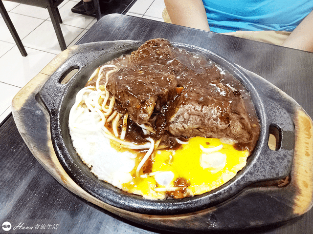 【新北三重】牛脾氣牛排館 | 中華路上高CP值平價牛排 肉質不錯 排餐附酥皮濃湯、紅茶、冰淇淋無限量供應