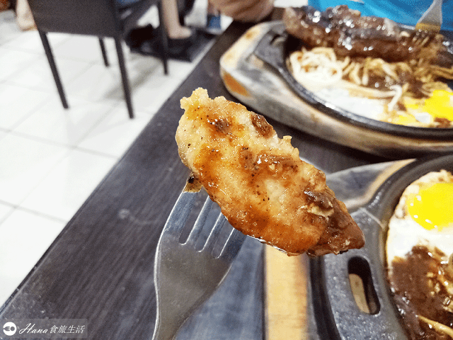 【新北三重】牛脾氣牛排館 | 中華路上高CP值平價牛排 肉質不錯 排餐附酥皮濃湯、紅茶、冰淇淋無限量供應