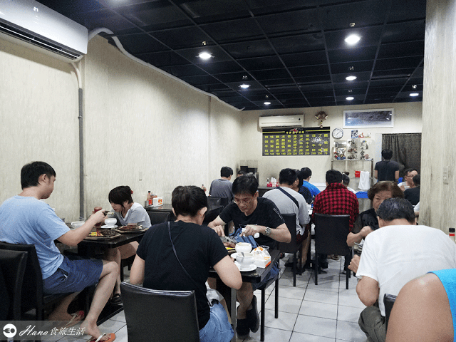 【新北三重】牛脾氣牛排館 | 中華路上高CP值平價牛排 肉質不錯 排餐附酥皮濃湯、紅茶、冰淇淋無限量供應